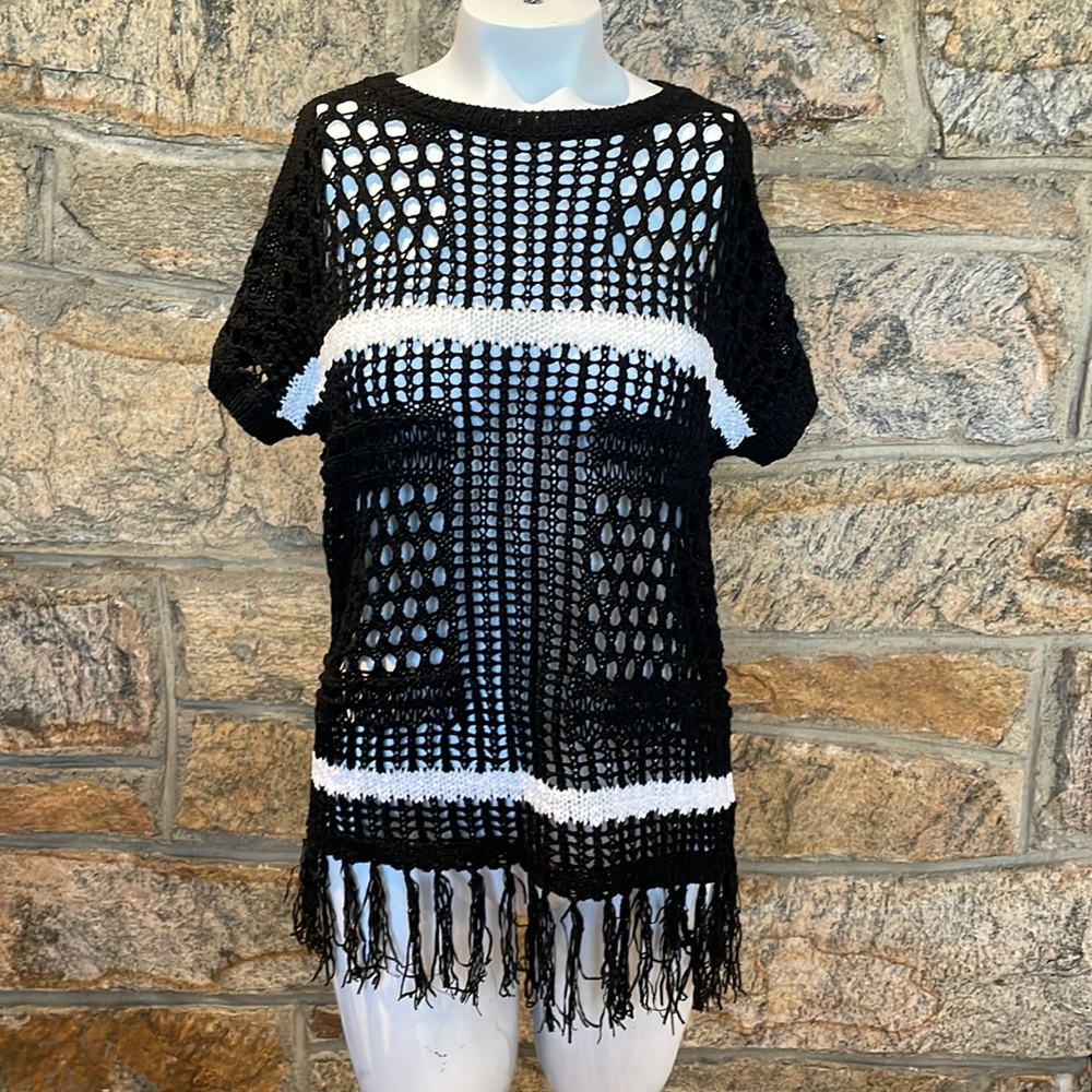 Grace elements size small black and white crochet top with fringe hem